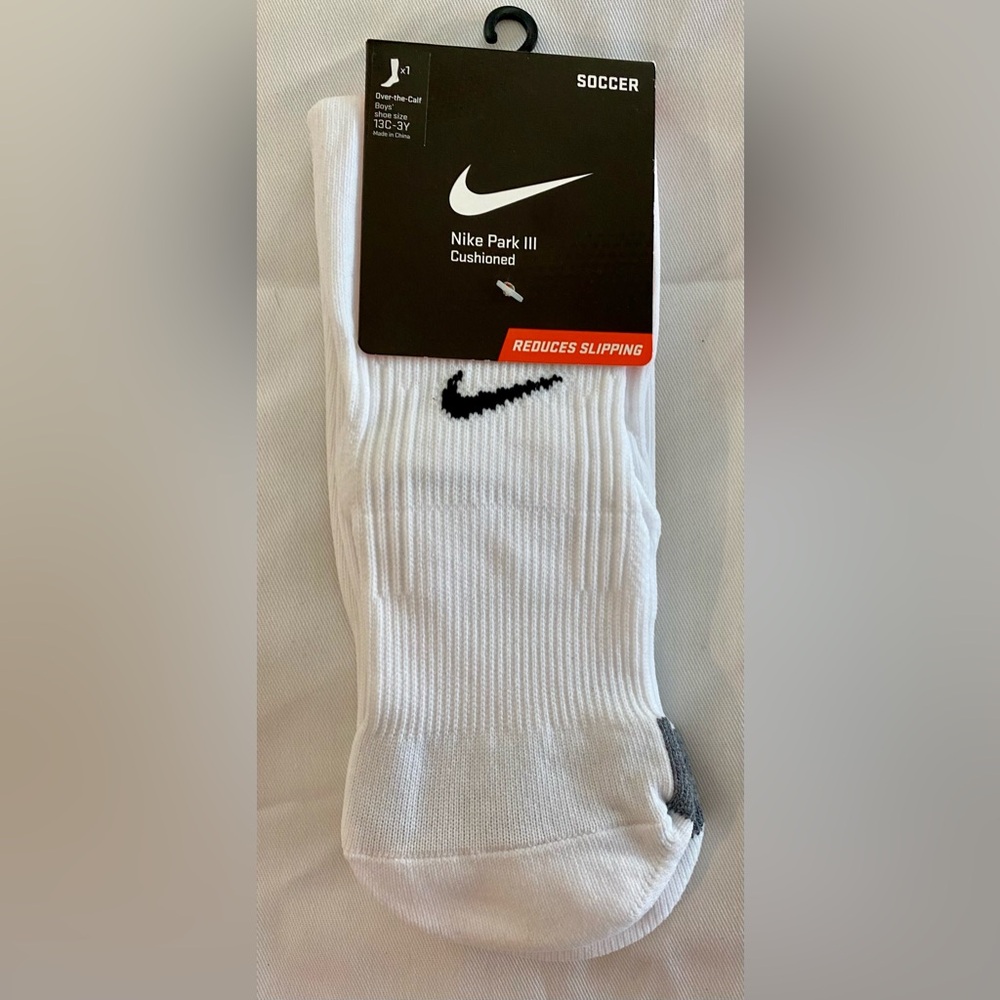 Nike Boys White Soccer Socks NWT size: 13c-3y